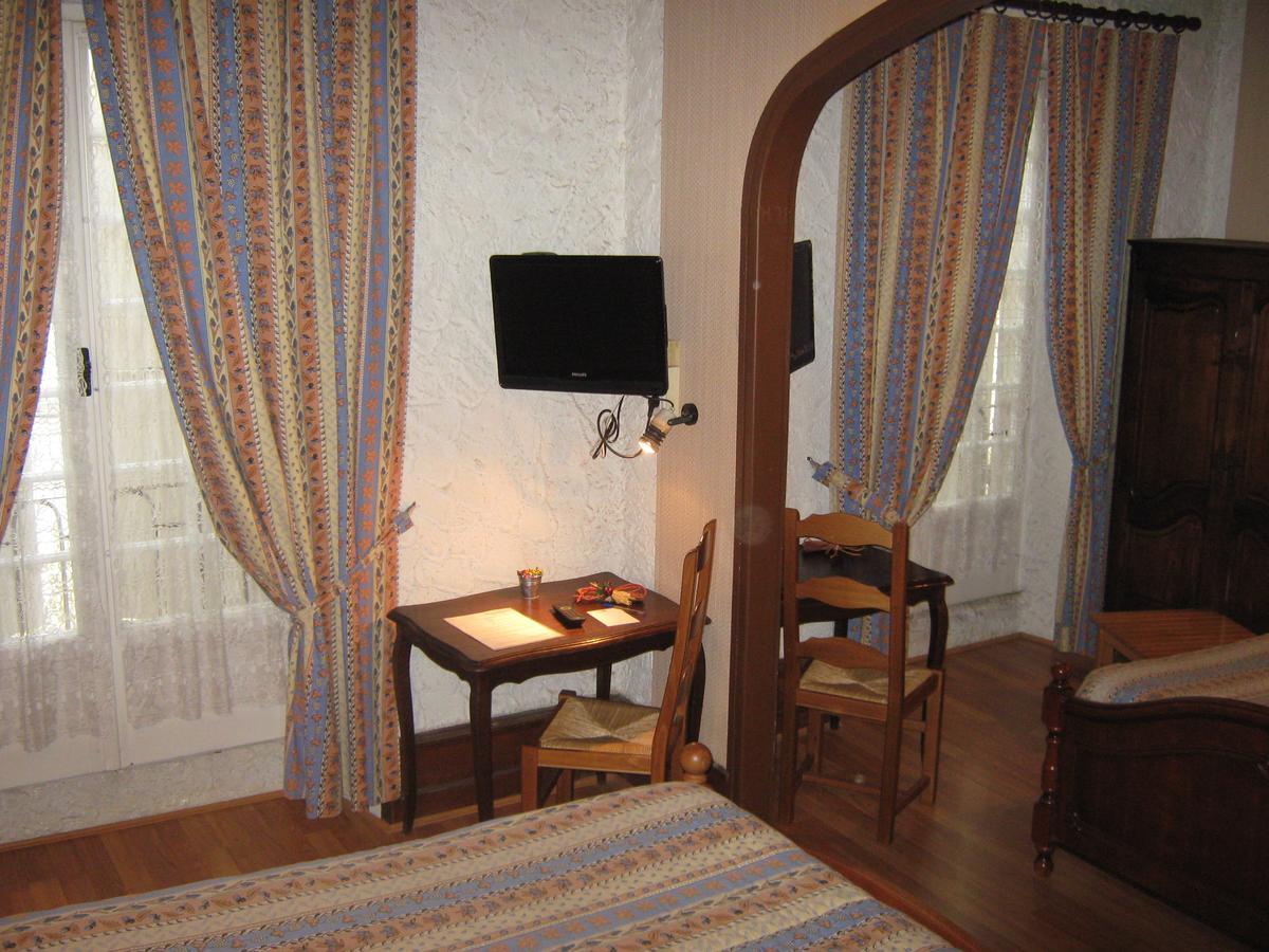 Logis Hotel Restaurant La Chaumiere Турнон-сюр-Рон Екстериор снимка