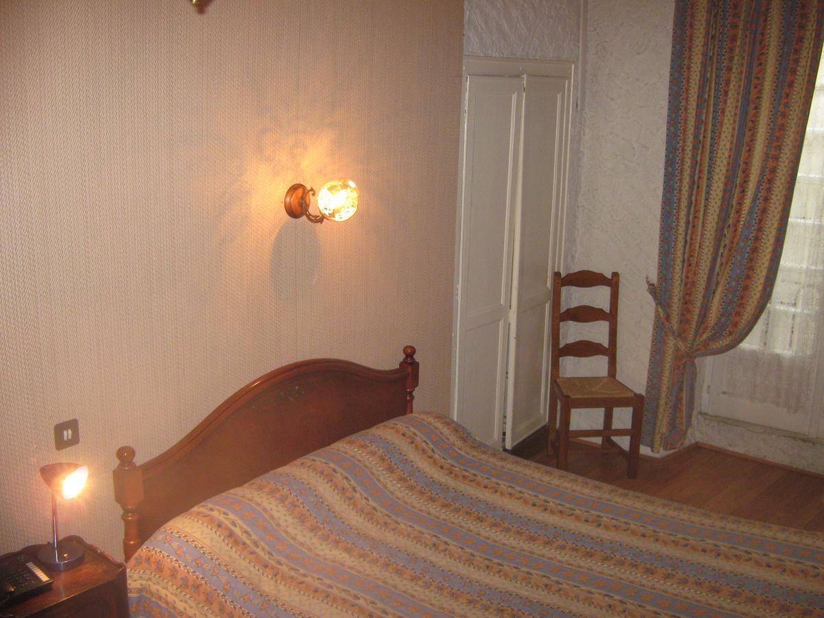 Logis Hotel Restaurant La Chaumiere Турнон-сюр-Рон Екстериор снимка