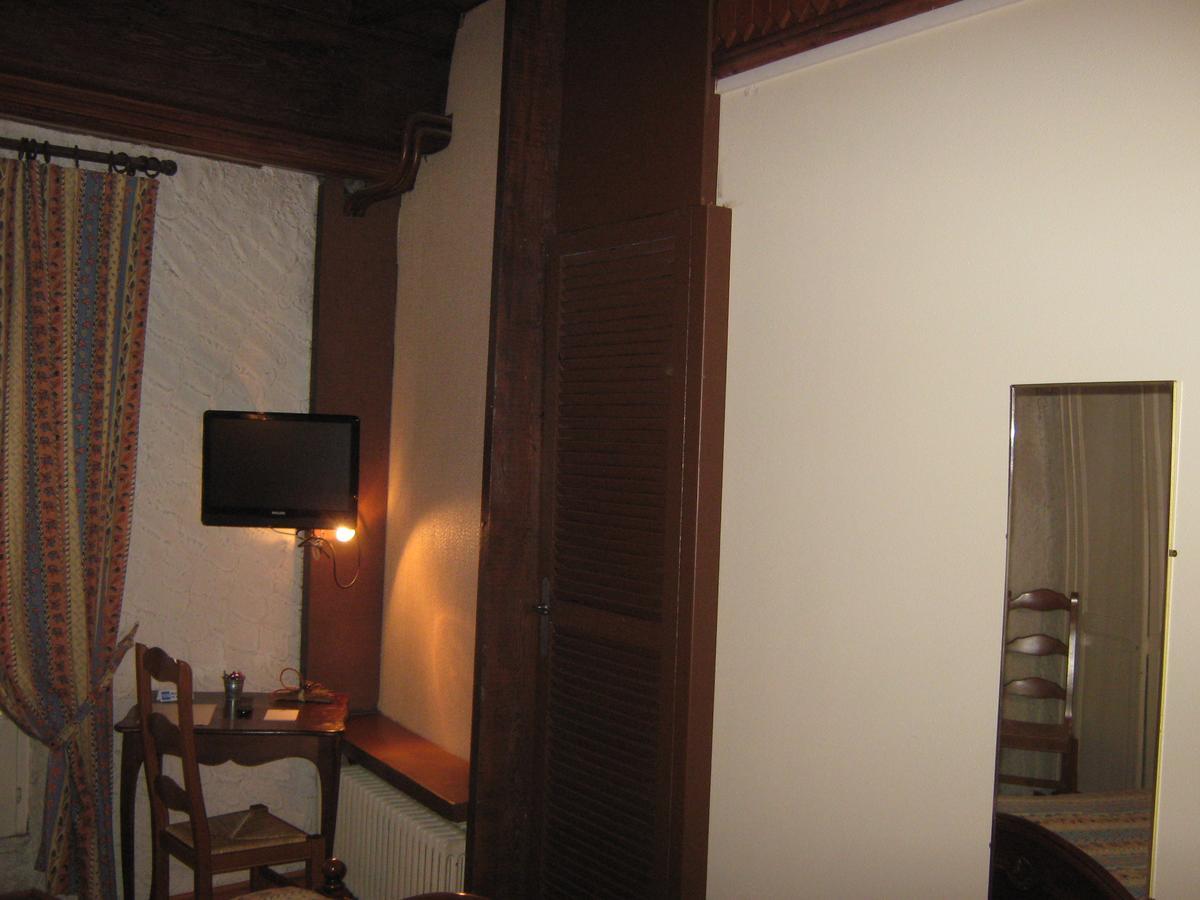 Logis Hotel Restaurant La Chaumiere Турнон-сюр-Рон Екстериор снимка