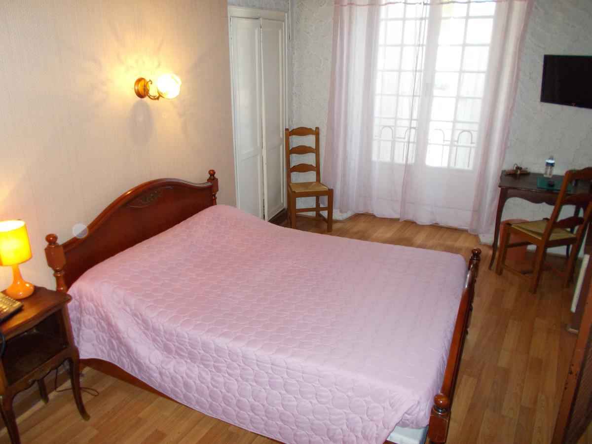 Logis Hotel Restaurant La Chaumiere Турнон-сюр-Рон Екстериор снимка