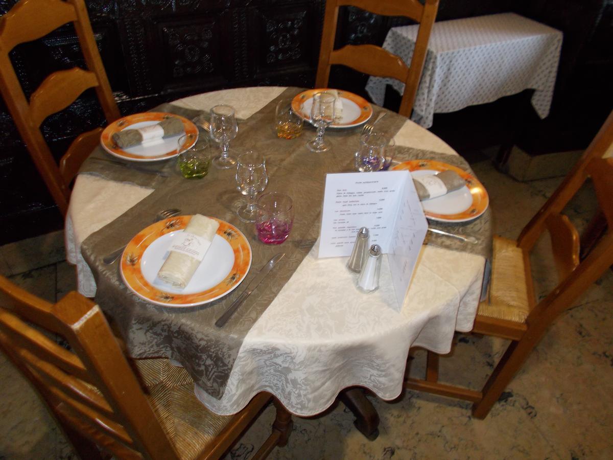Logis Hotel Restaurant La Chaumiere Турнон-сюр-Рон Екстериор снимка