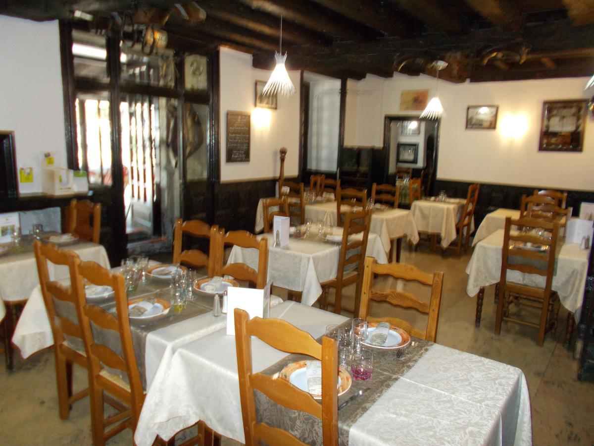 Logis Hotel Restaurant La Chaumiere Турнон-сюр-Рон Екстериор снимка