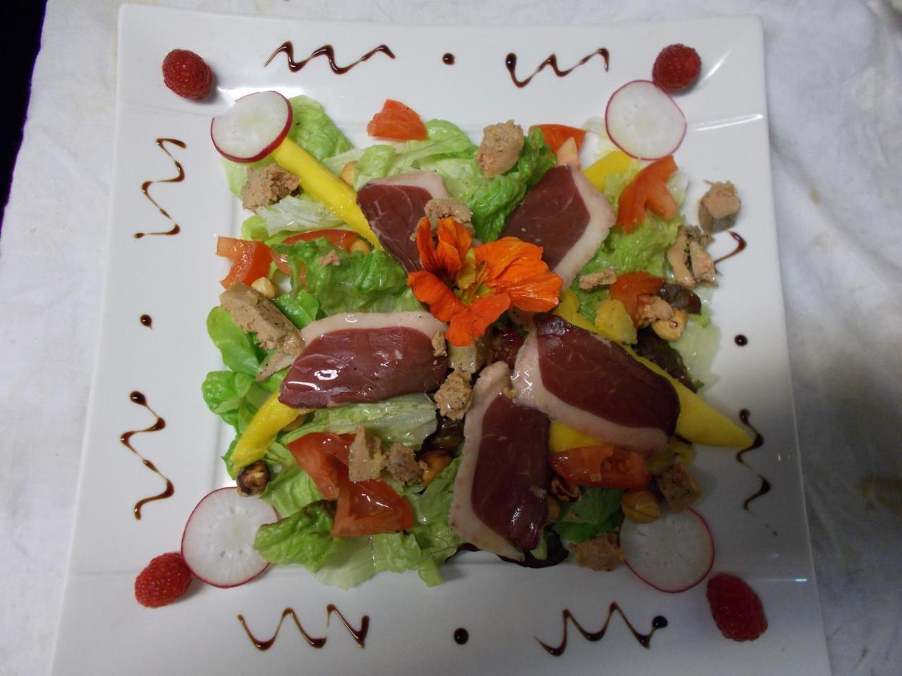 Logis Hotel Restaurant La Chaumiere Турнон-сюр-Рон Екстериор снимка