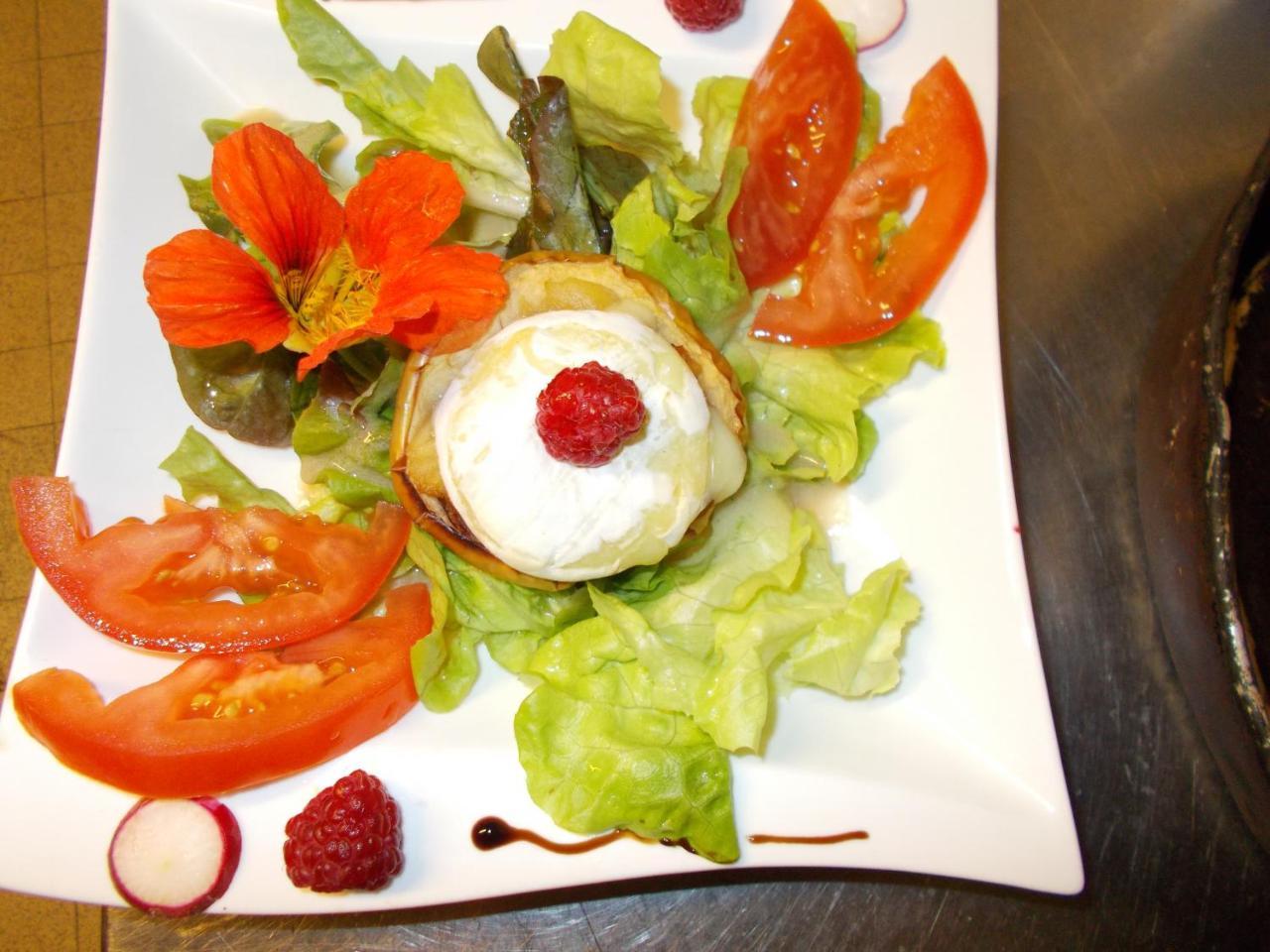 Logis Hotel Restaurant La Chaumiere Турнон-сюр-Рон Екстериор снимка